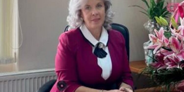 Pas takimit që pati me Vuçiqin, suspendohet kryetarja e Gjykatës Themelore në Mitrovicë