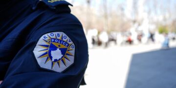 Gruaja në Pejë privohet nga liria bashkë me foshnjën e saj, ndërhyn policia