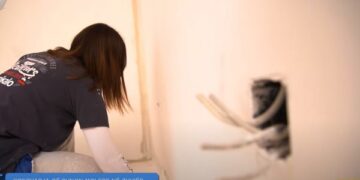 Kosovarja që punon molere në Zvicër