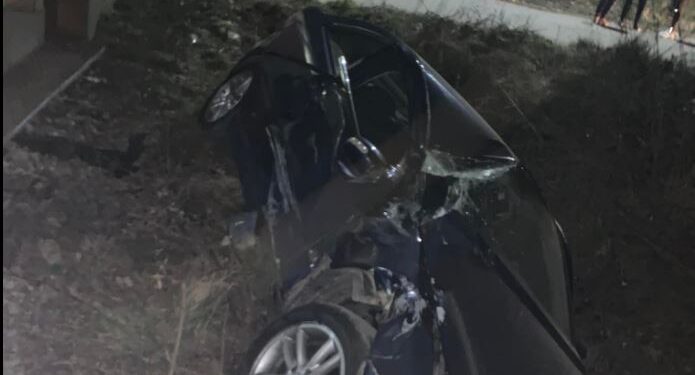 Pamje nga aksidenti në Pejë, ku treni goditi veturën