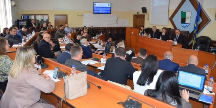 Kuvendi i Mitrovicës anulon vendimin për subvencionimin me 50 euro të infektuarve me COVID-19