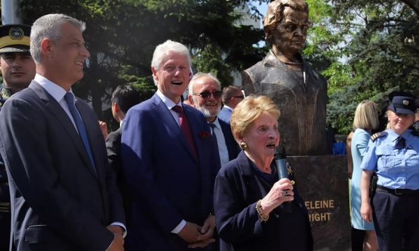 Albright pasi kishte vizituar Kosovën: Nuk i harroj kurrë brohorimat “Faleminderit Amerikë!”