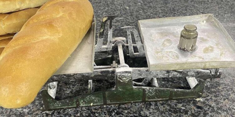 Mashtroi me bukë, dënohet marketi në Mitrovicë me 1000 euro