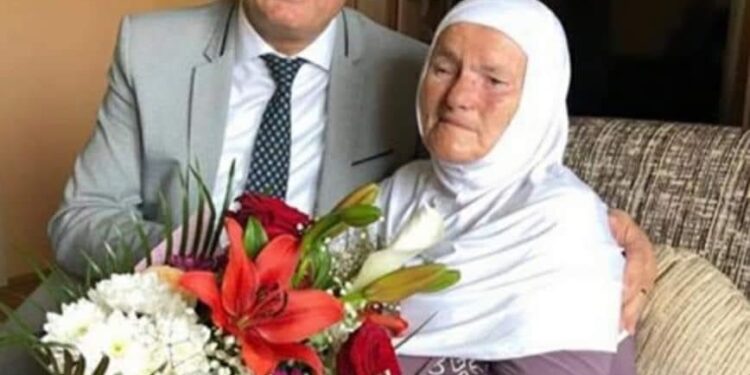 Bahtiri uron nënën për 8 mars: Ty të kam motivim e shembull jetësor