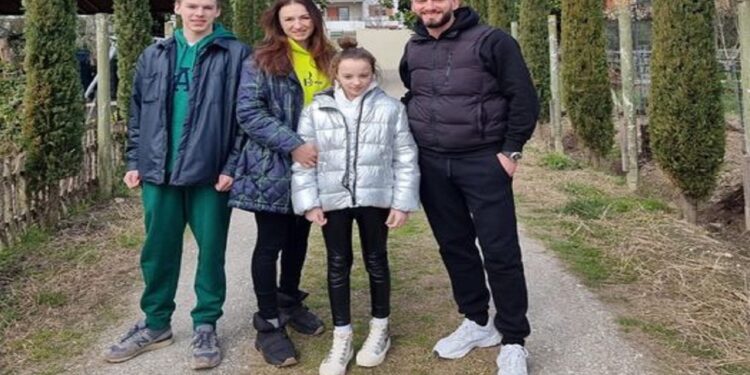 U larguan nga lufta, mbërrin në Shqipëri familja e parë ukrainase