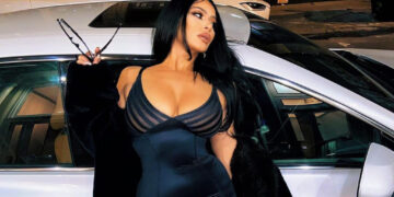 Përmasa joshëse, Flaka provokon ndjekësit me imazhe superseksi