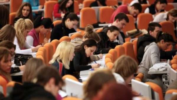 Publikohet lista e 113 studentëve të Prishtinës që do të marrin bursë në vlerë 500 euro nga komuna
