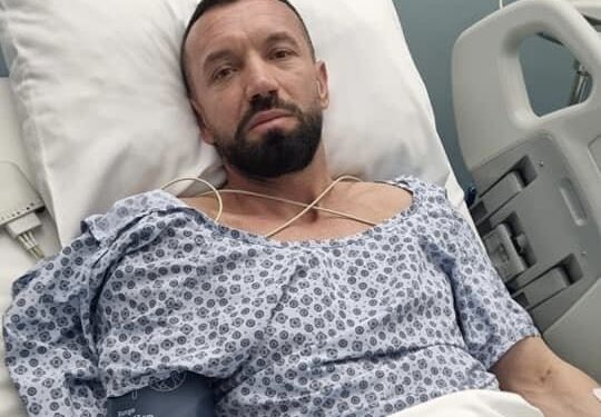 Pamje të papublikuara: Momenti kur Bekim Shytit i nxirret plumbi nga trupi, pa anestezion
