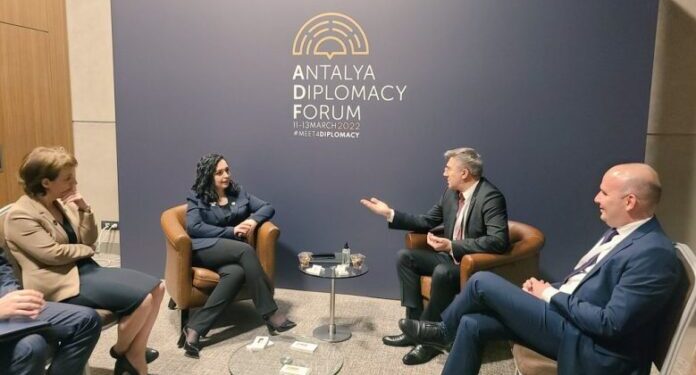 Eurodeputeti bullgar në takim me Osmanin: Është koha që BE-ja të heq vizat për Kosovën