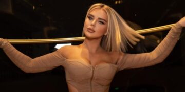 Kejvina, shfaqet ndryshe në pantallona ngjyre kafe