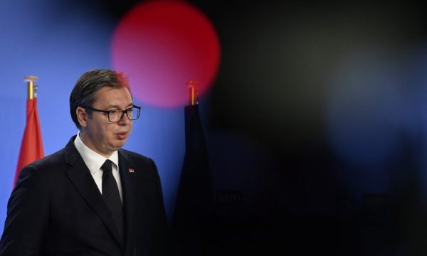 Vuçiq tenton ta frikësojë Kosovën: Do t’i befasojmë