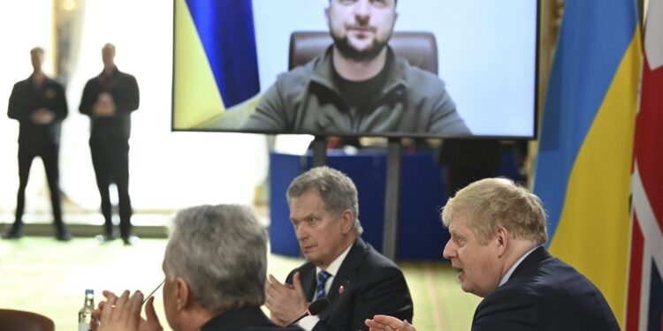 Zelensky pyet NATO-n: A jeni të sigurtë se do të funksion neni 5 i Aleancës nëse Rusia sulmon ndonjë shtet të NATO-s?