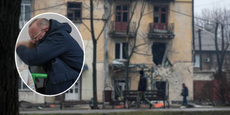 Tragjedia që vjen me luftën, babai qan mbi trupin e pajetë të të birit në Ukrainë