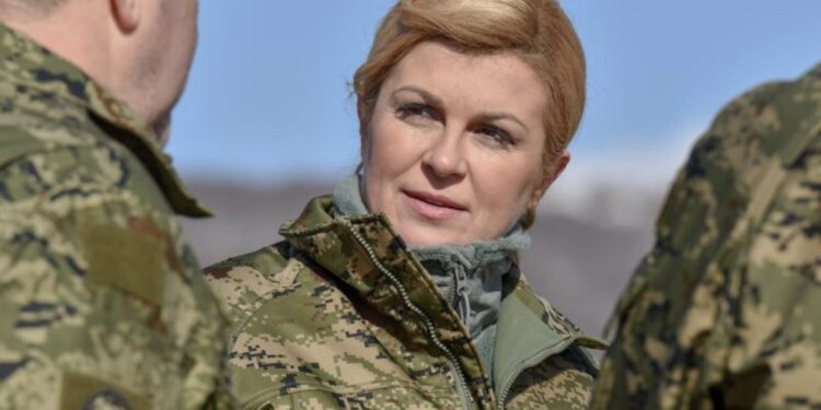 Gazeta franceze: Kolinda Grabar-Kitaroviq favorite për ta marrë drejtimin e NATO-s