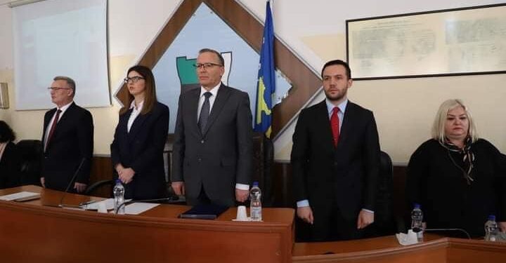 Kuvendi Komunal i Mitrovicës mban seancë solemne për Epopenë e UÇK-së
