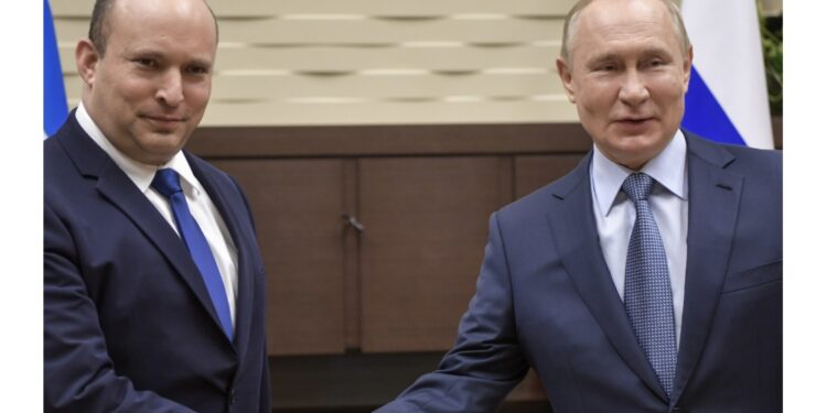 LAJMI I FUNDIT: Kryeministri izraelit në fshehtësi takon Putinin