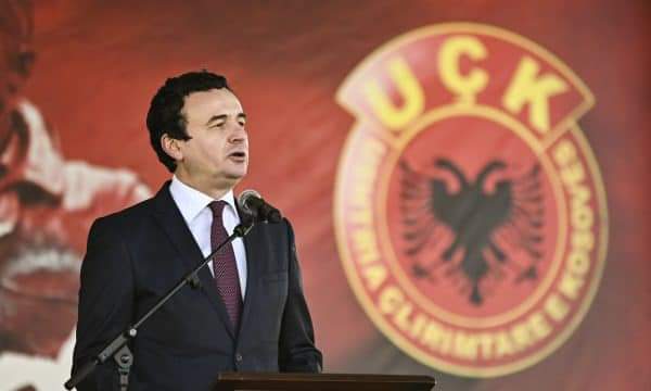 Kurti kërkon falje që e ngatërroi Besarta Jasharin: Kjo është për shkak se shpesh më ngjan që të gjithë ne që jemi gjallë, jemi fëmijë të Adem Jasharit