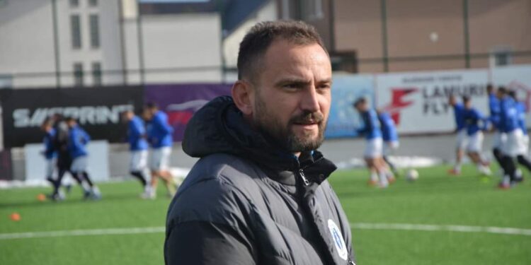 Jep dorëheqje trajneri i Ulpianës, Edlir Tetova