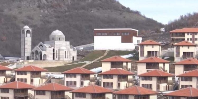 Qeveria e Serbisë jep çelësat e 12 banesave të reja për banorët serbë të veriut të Kosovës