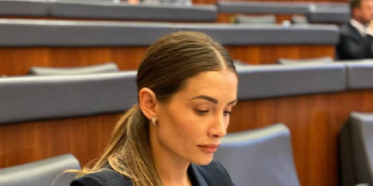 Musliu-Shoshi: Kryeministri do t’i bënte nder vetes po ta shkarkonte Donika Gërvallën