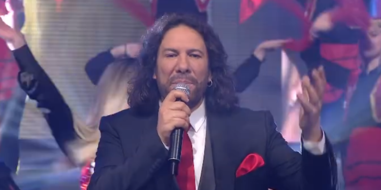 ‘Më kanë hedhur 7-8 mijë euro false’, Genës i ndodh e papritura në dasmë