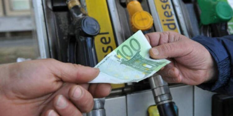 Nga nesër fluturojnë çmimet e derivateve në Kosovë, në këtë qytet do të jetë deri në 1.55 euro litra!