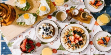 Çfarë nuk lejohet të hani për mëngjes?