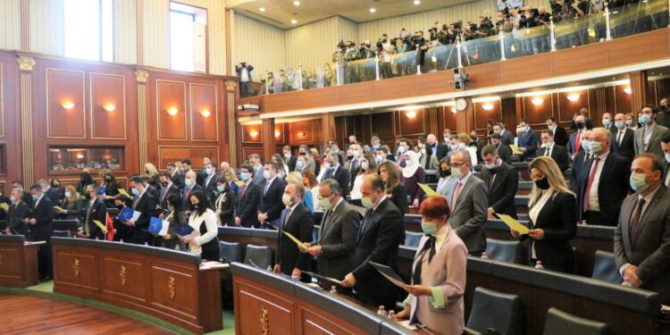 Ky është deputeti i LDK-së që opozita e kishte planifikuar për ta vendosur në krye të Komisionit Hetimor për Energjinë