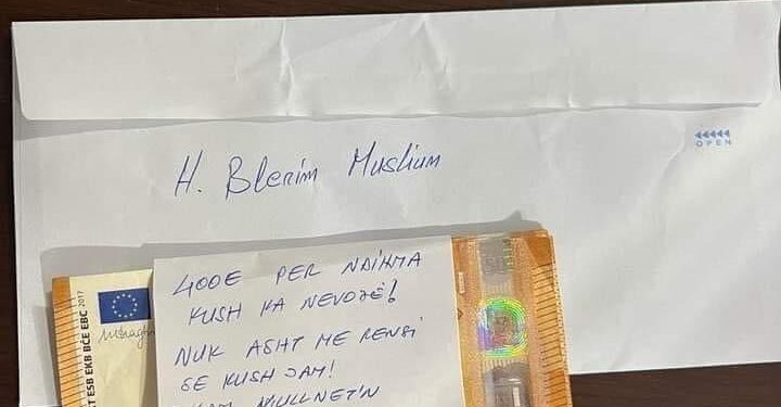 Imami kosovar gjen zarfin me 500 euro te dera: Për ndihma kush ka nevojë, s’është me rëndësi kush jam