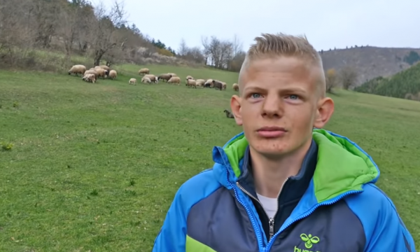 “Çfarë Gjermanie, le të shkojë kush të dojë”, 17-vjeçari thotë do të ruajë delet deri në fund të jetës