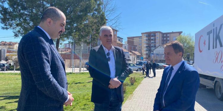 Agjencia Turke për Bashkëpunim dhe Koordinim i jep donacion pako ushqimore Komunës së Vushtrrisë