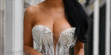 Chloe Khan nxeh rrjetin me fotot e fundit