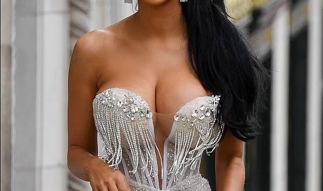 Chloe Khan nxeh rrjetin me fotot e fundit