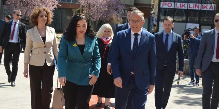 Bëhen bashk dy mitrovicasit: Kryetari Hamza priti në takim Presidenten Osmani