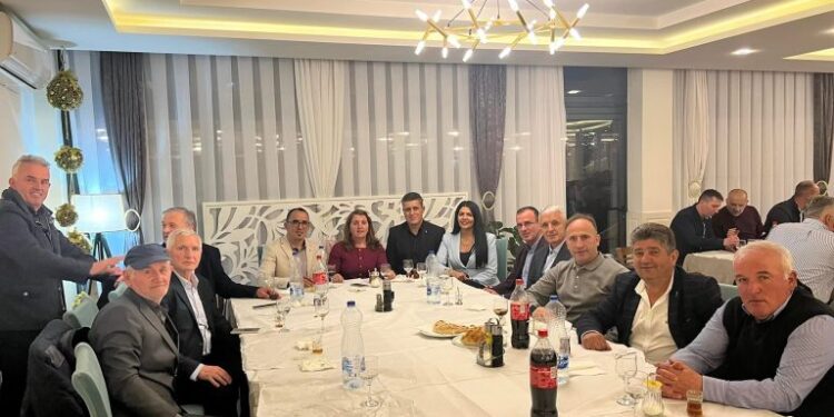 Deputetja Krasniqi mbledh LDK-në në Vushtrri
