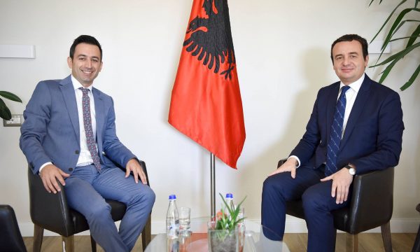 “Qashtu s’shkohet në Amerikë”, “A është arritje qajo a ?”, çfarë tha deputeti i VV-së për vizitën e Kurtit në SHBA