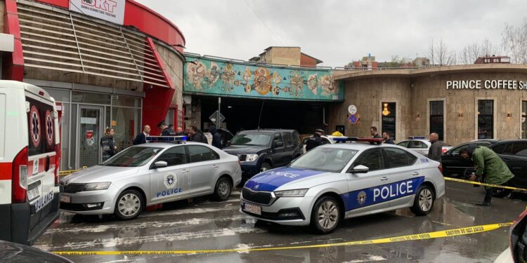 Grabitje e armatosur në filialin e BKT’së në Prishtinë, pamje nga vendi i ngjarjes