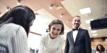 Dardan Molliqaj dhe Besa Shahini bëhen prindër të një vajze