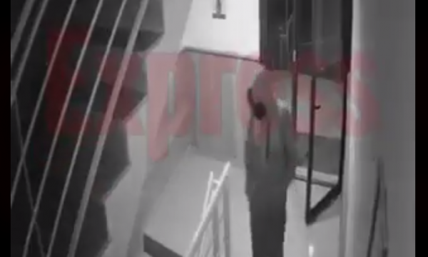 Momenti kur hajni hyn gjatë iftarit në objektin banesor në Fushë Kosovë
