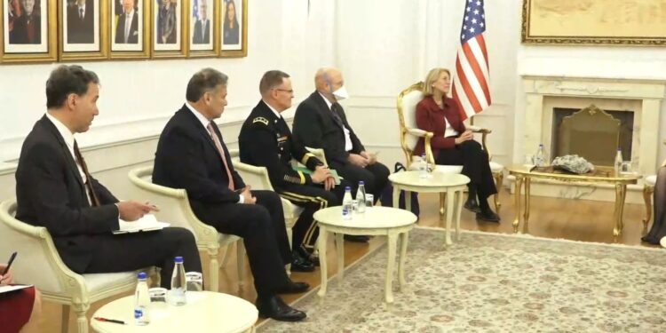 Presidentja Osmani pret në takim zyrtarët amerikanë, Donfried dhe Escobar