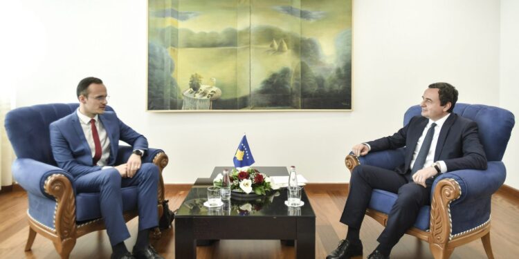 Kurti priti Kryetarin e Gjilanit, biseduan për projekte