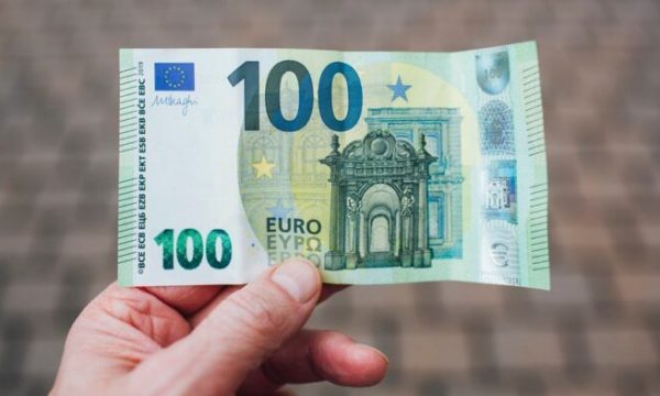 Lajmi i fundit: Këtu mund të aplikoni për 100 euro shtesë
