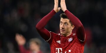 Lewandowski i nis bisedimet me Barcelonën