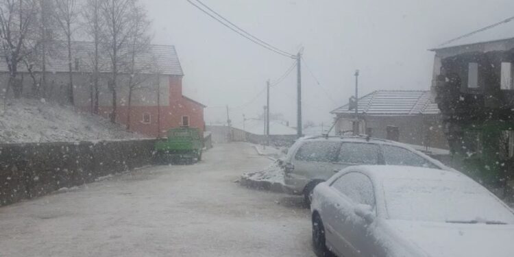 Bora e prillit zbardh Kukësin