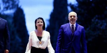 Presidenti si grua e Kryeministrit