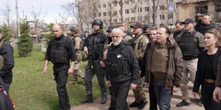 Politikani i parë shqiptar që shkon në Ukrainë në gjendje lufte
