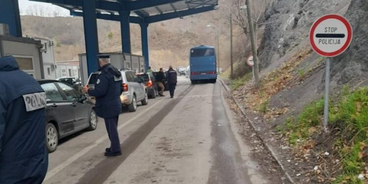 Zgjedhjet e 3 prillit: Policia e Kosovës thotë se gjendja është e qetë, në Jarinje e Bërnjak janë krijuar kolona