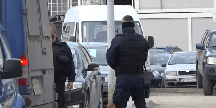 Nisin arrestimet ‘masive’ të policëve në Vërmicë