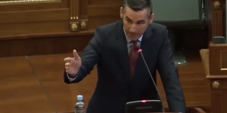 “Ki me e kthy Serbinë në Kosovë” – Zyrtari i PDK-së: Fjalët e Veselit për Kurtin po marrin kuptim