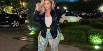 Ronela shfaqet pa recipeta, kështu e tregon gjoksin